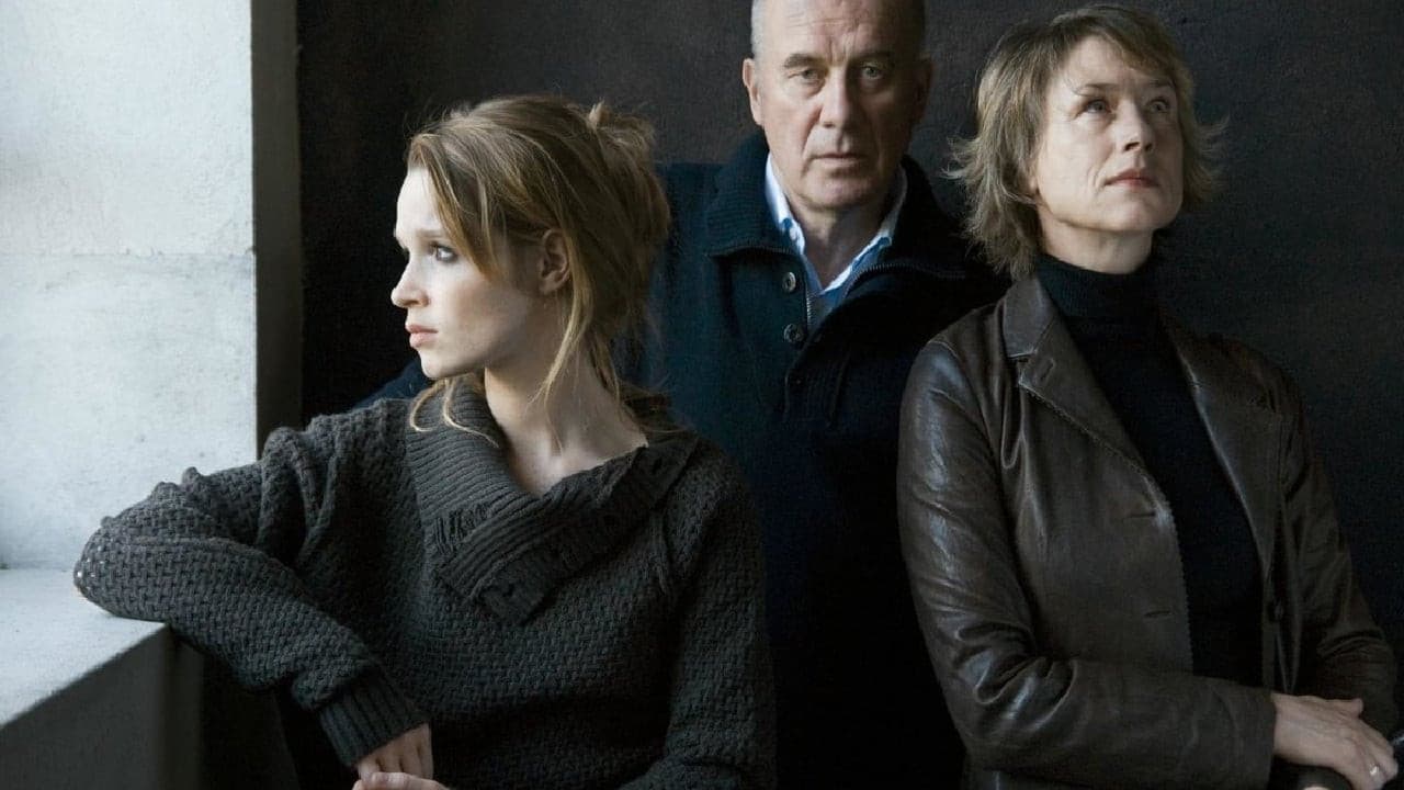 The principal characters from Im Winter ein Jahr gathered indoors.